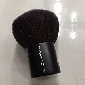 Mac kabuki brush 182